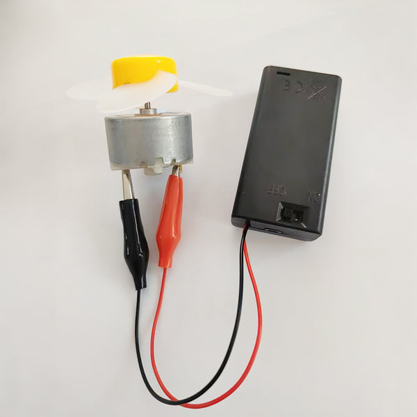 USB 4 AA Battery Holder 5-6V and 2 AA 3V with Switch Alligator Clips | Ideal for Arduino, DIY electronics, breadboard projects. On/Off switch. Batteries not included.EK2184